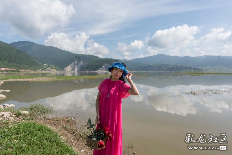 go on a honeymoon after marriage 能用go to吗？游戏画面